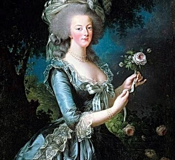 Reine Marie Antoinette. Observez les coiffures des hommes et femmes des années 1500 à 1800. Observez les cheveux des personnes sur les images, vous constatez que les cheveux ne sont nullement lisses mais crêpés ou carrément crépus. Les blancs ont fait des millions de faux.