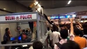 Inde : Africains poursuivis par une foule dans le métro