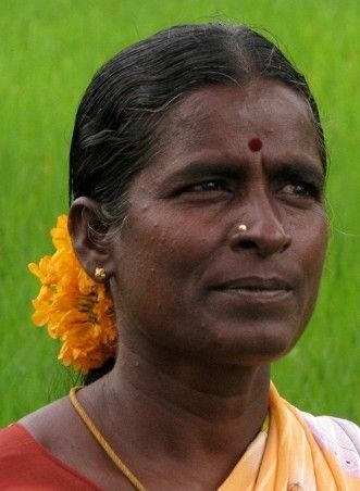 Indienne dravidienne (sud de l'Inde) ressemble aux blancs sauf la couleur de la peau. Phénotype caucasien