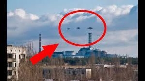 Ovnis au-dessus de la centrale nucléaire de Tchernobyl Ukraine (pour dépolluer)